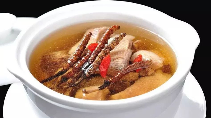 冬蟲夏草煲湯的最佳季節(jié)，喝對事半功倍